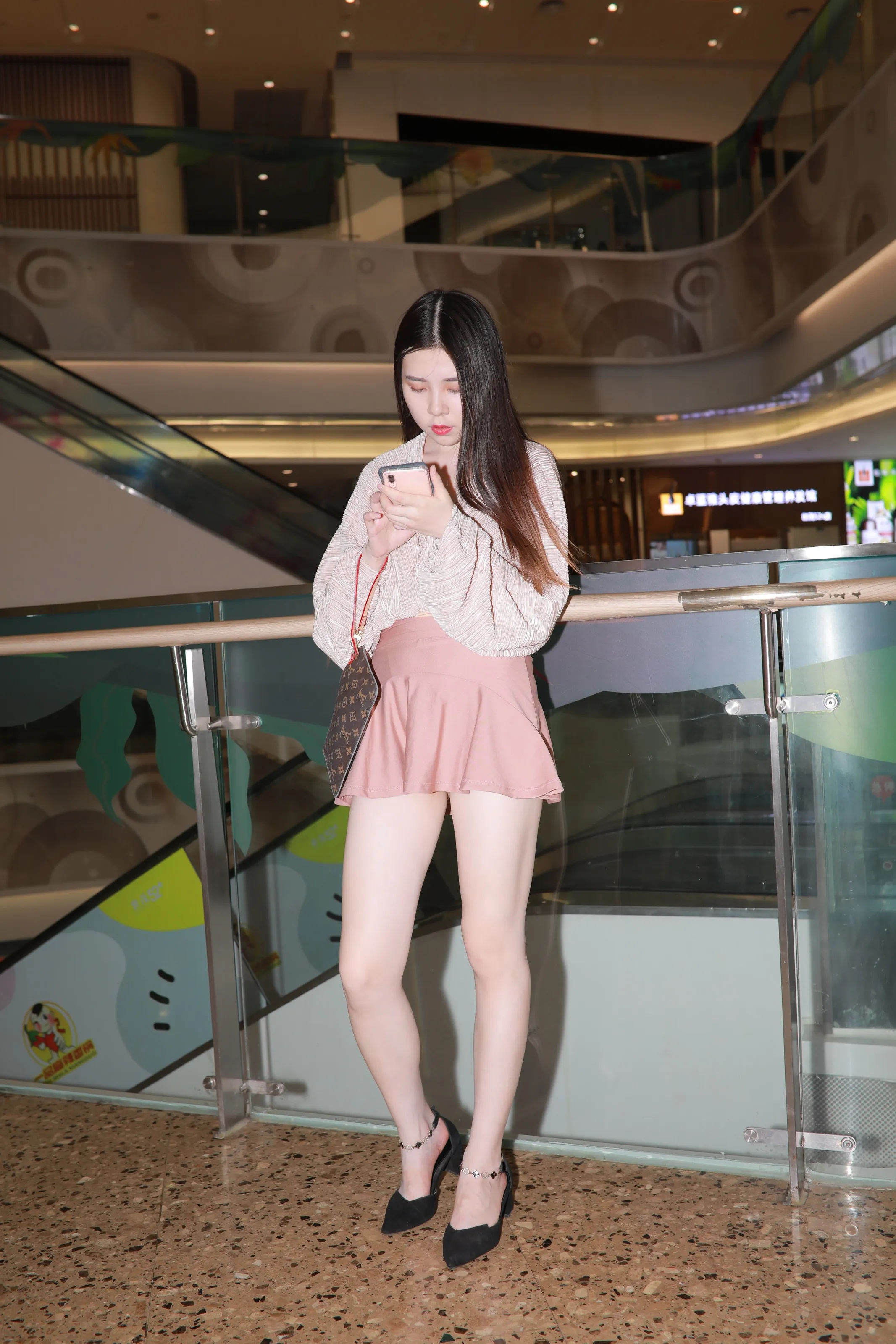 图片[6]-美图千千(在线看图)街拍-可爱的粉色短裙小姐姐 [66张]-美图千千(在线看图)美图千千