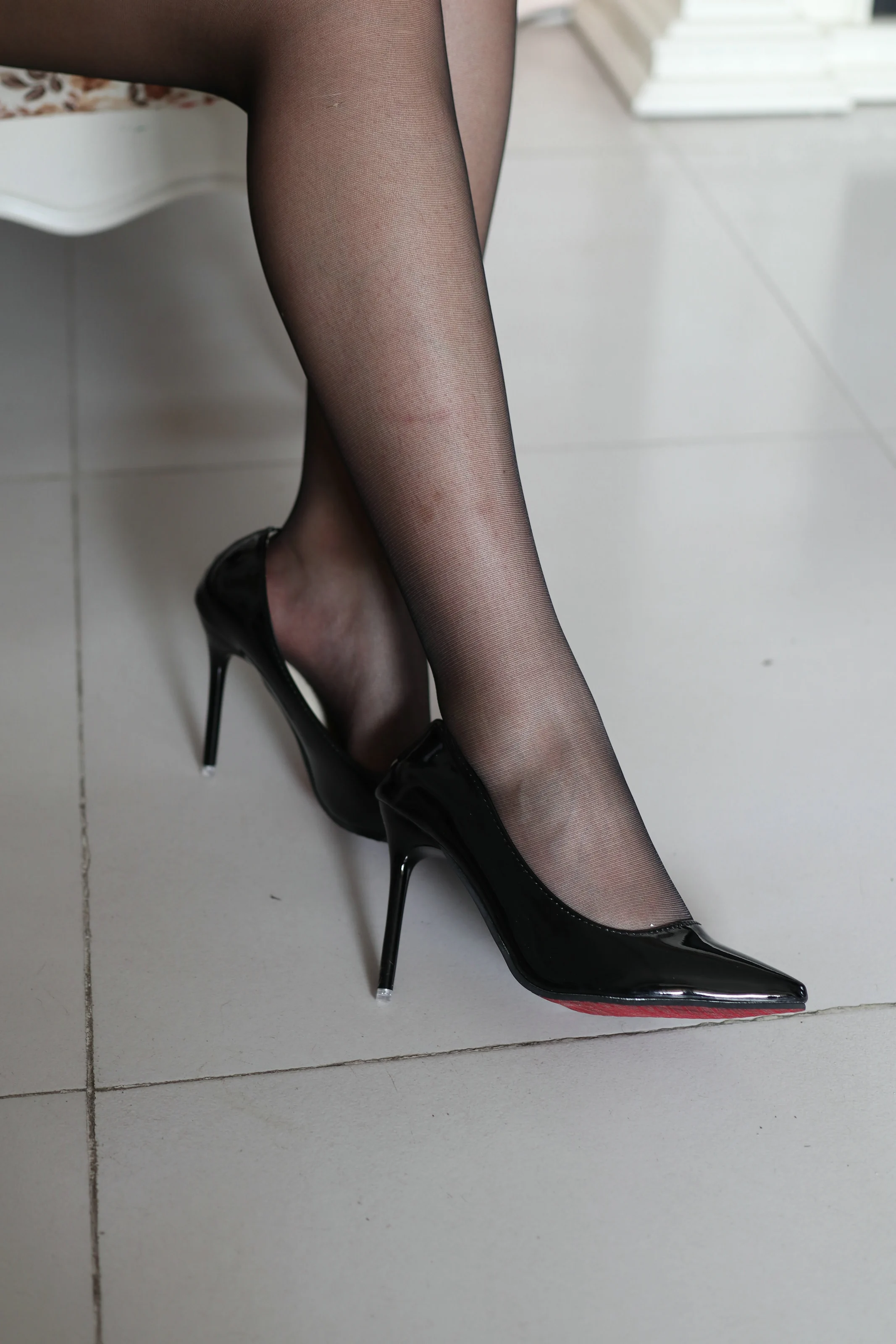 图片[5]-美图千千(在线看图)街拍-黑丝天台取景 [55张]-美图千千(在线看图)美图千千